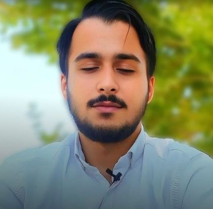 محمد میرزاییان در حال مدیتیشن